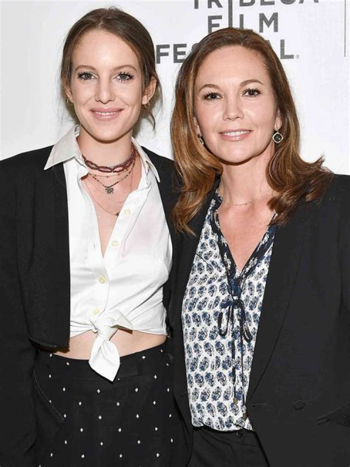 Uncover The Sibling Bond: Miranda Lambert's Sister Revealed