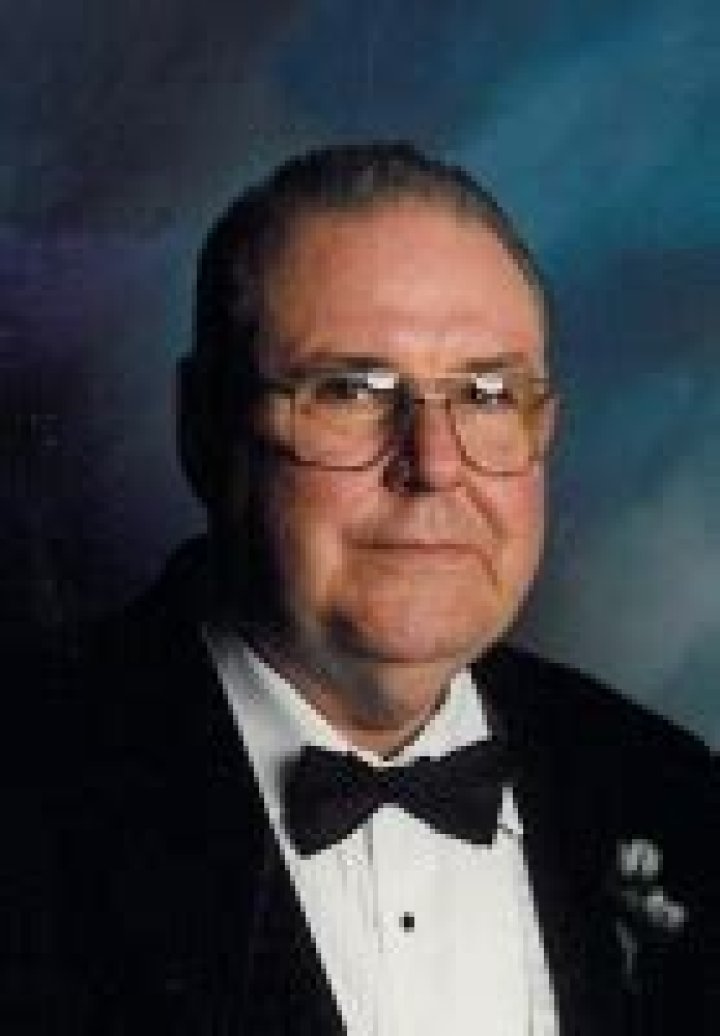 Discoveries In "Donald Molander Obituary"