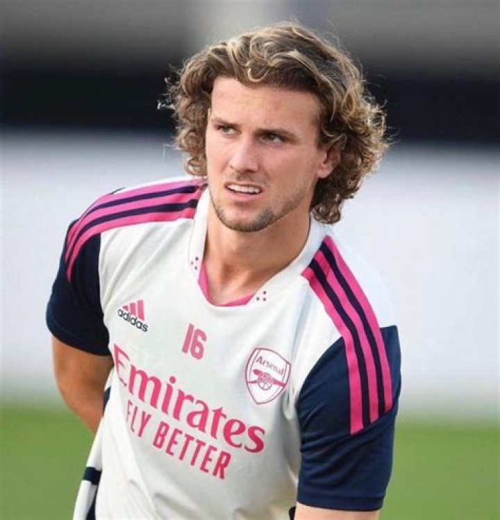 Unveiling Rob Holding's Secrets For Flawless Defending