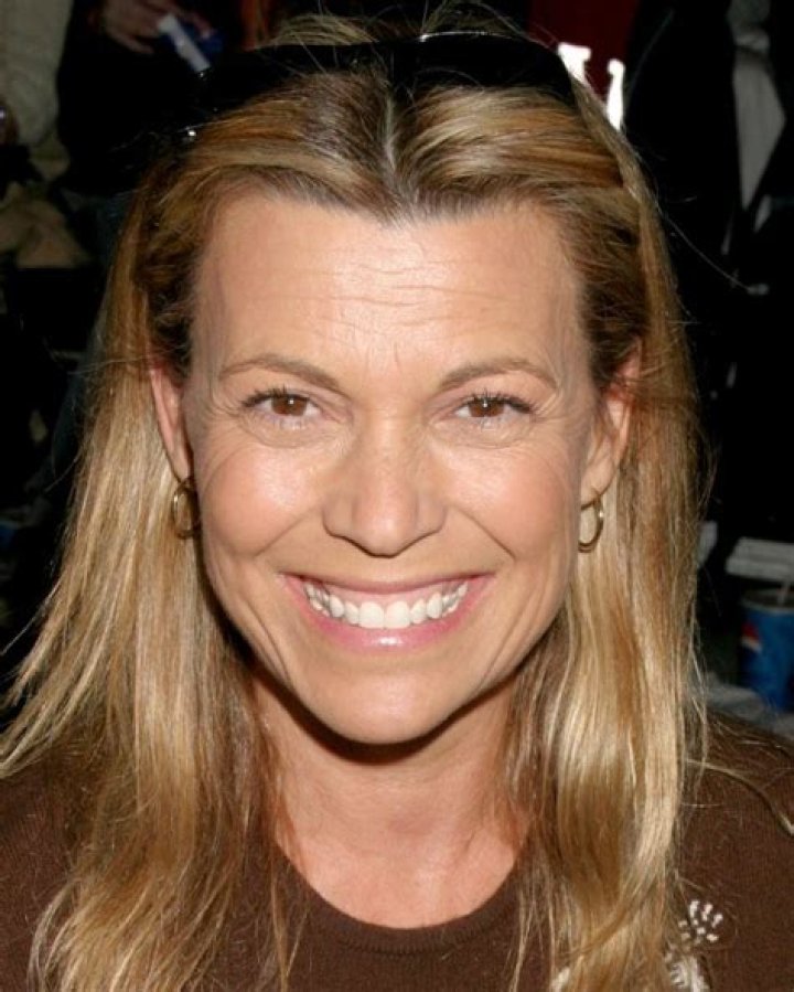 Unveiling Vanna White's No Makeup Look: Discoveries And Insights